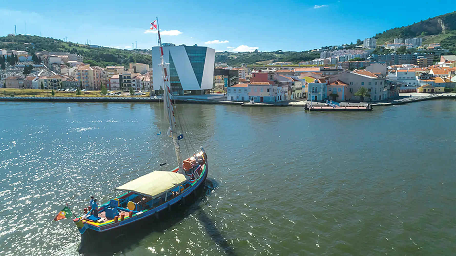 Barco Varino Liberdade no estuário do Tejo