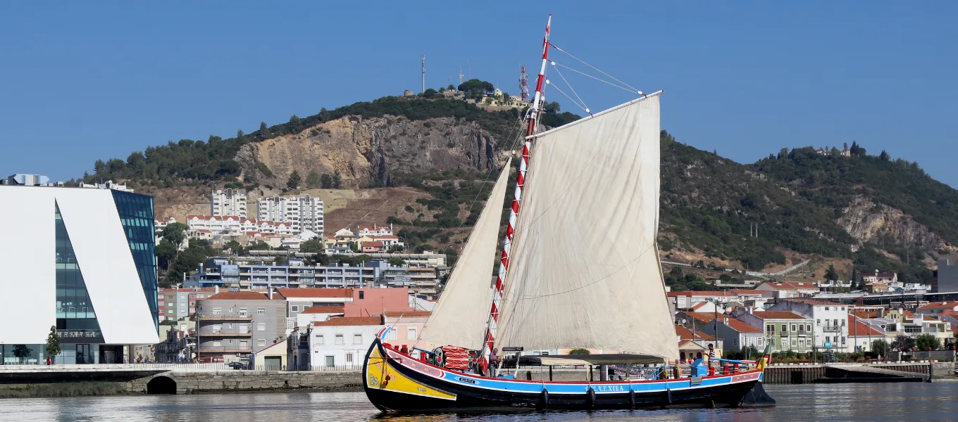 encostas-xira-barco-varino-liberdade_banner